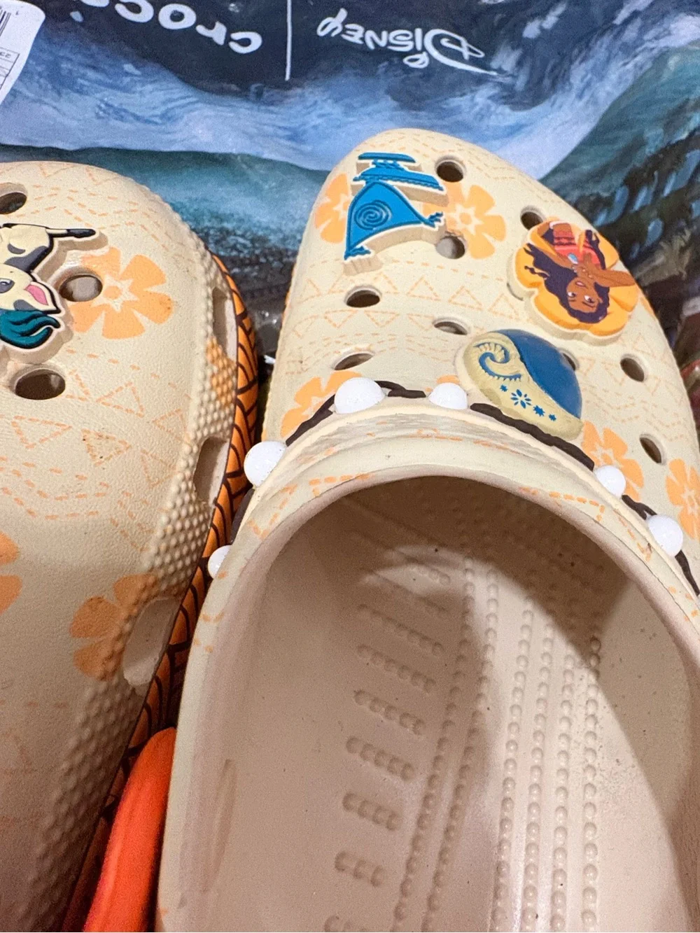 Crocs Disney Moana Classic Clogs Kids 5 – Worn Once – Jibbitz Charms